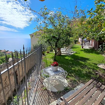Florinda Lemon'S Suite Cervo Exterior photo