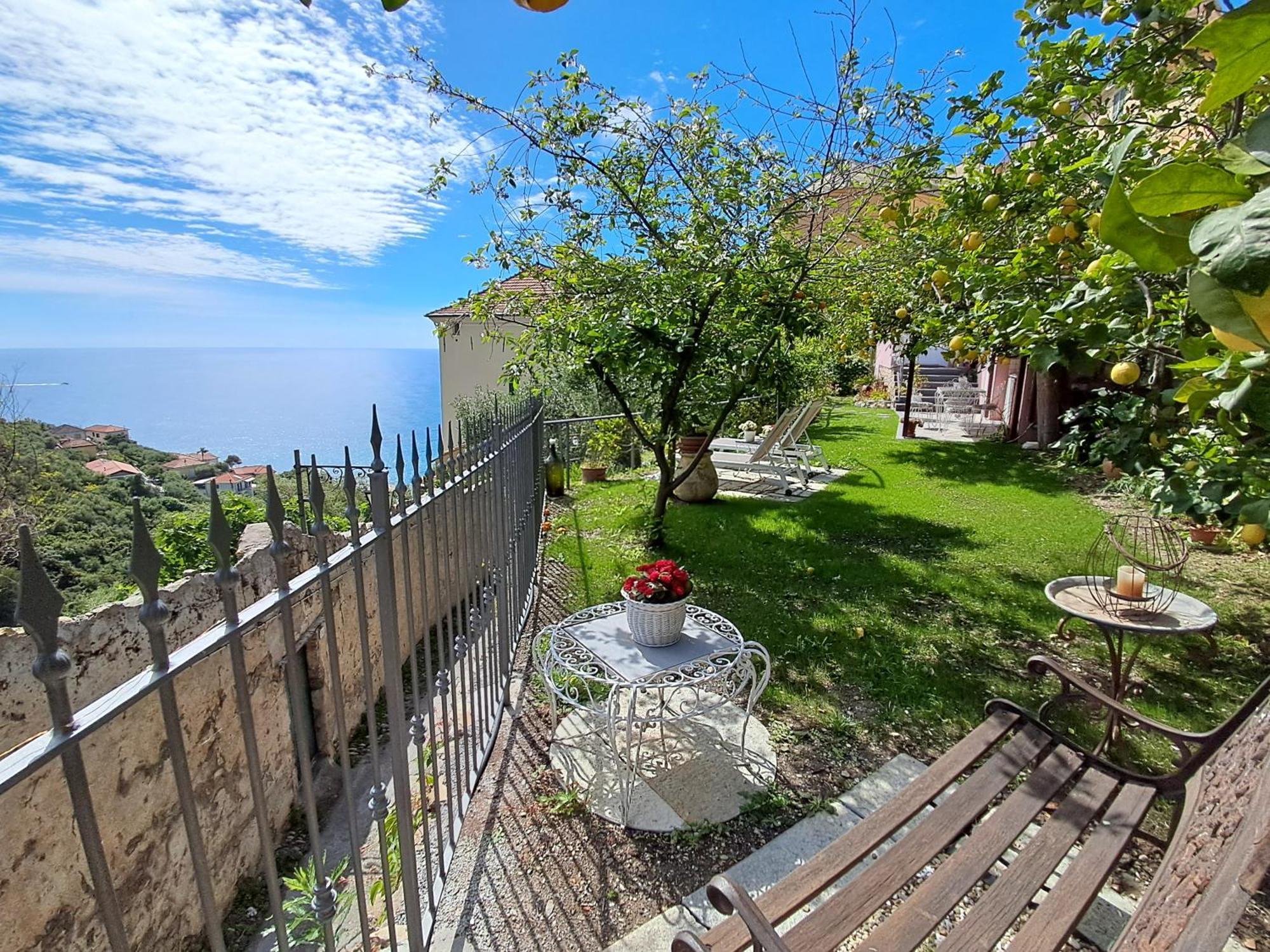 Florinda Lemon'S Suite Cervo Exterior photo