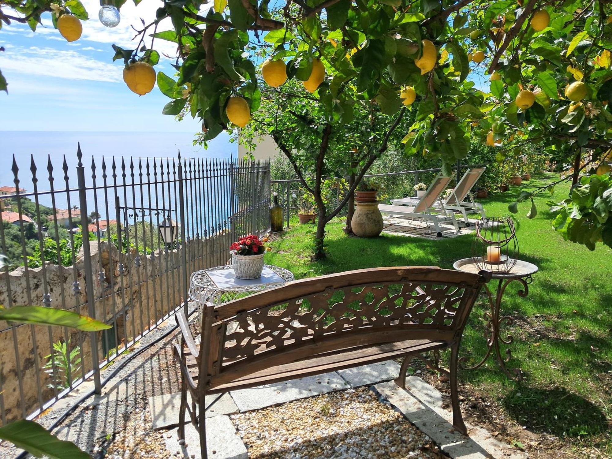 Florinda Lemon'S Suite Cervo Exterior photo