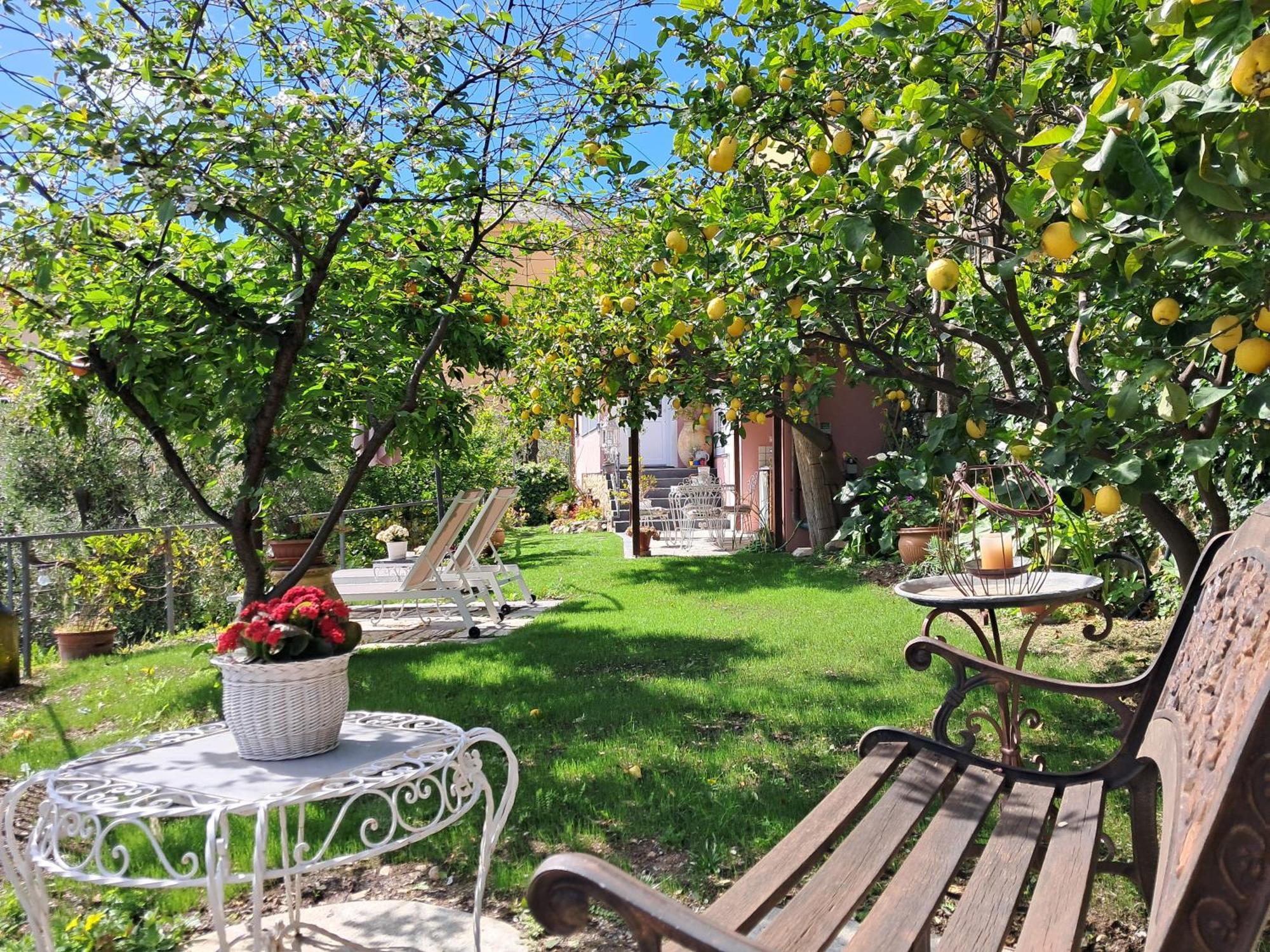 Florinda Lemon'S Suite Cervo Exterior photo