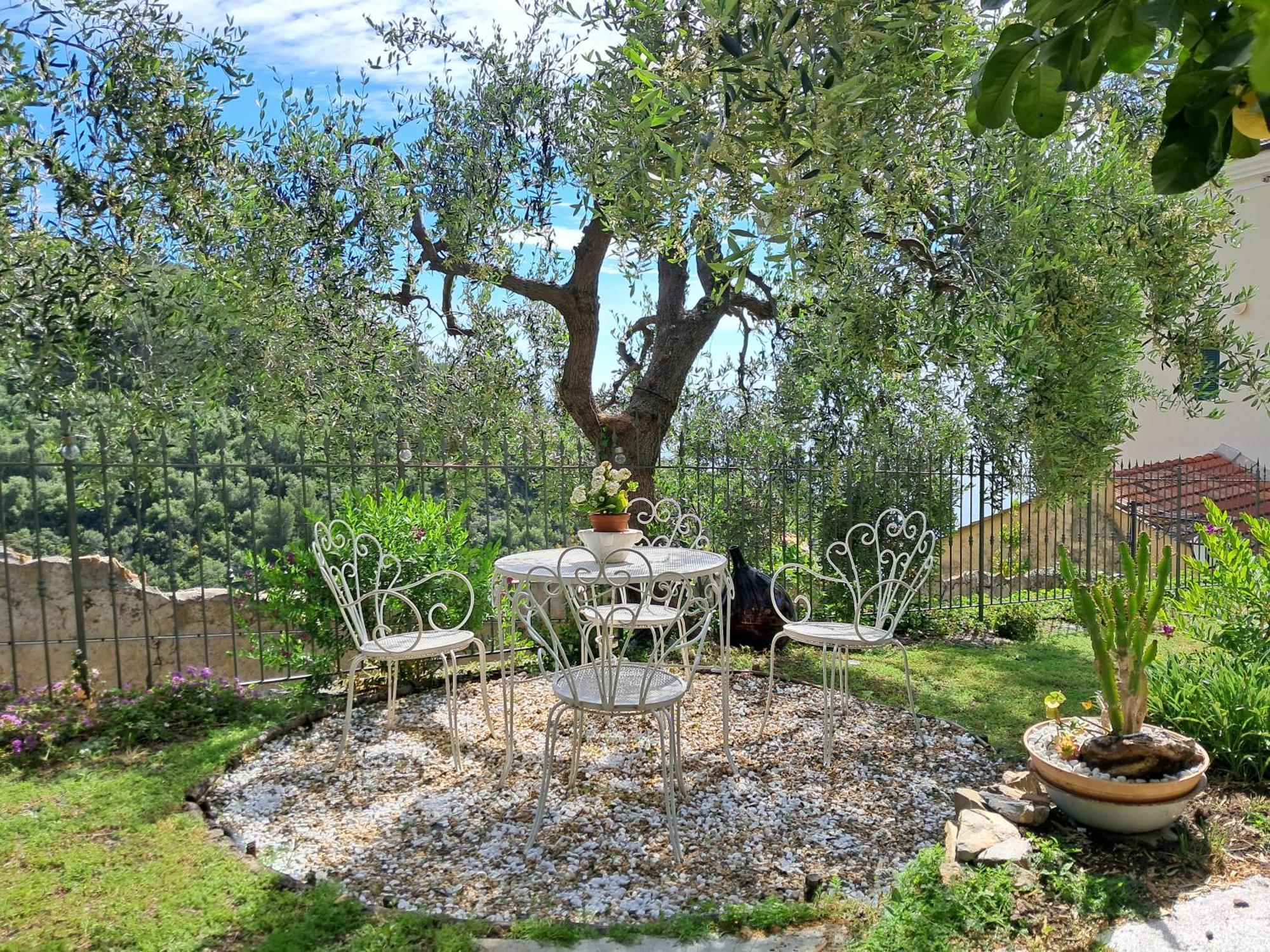 Florinda Lemon'S Suite Cervo Exterior photo